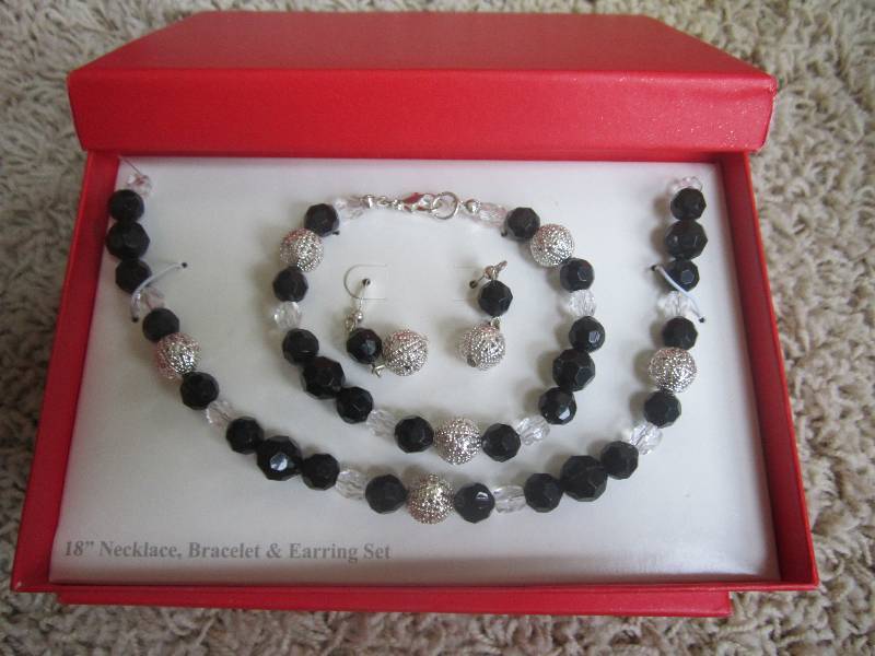 lot 210 image: Kmart 18 necklace, bracelet and e...
