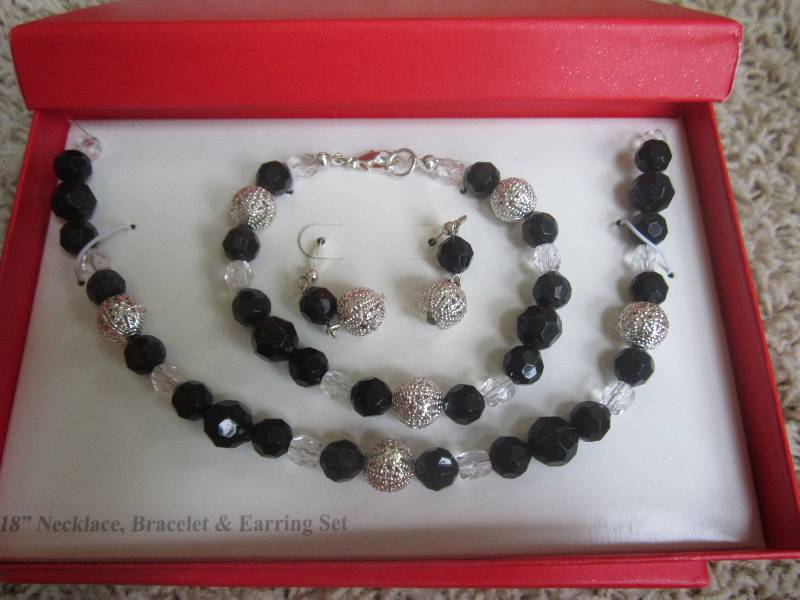 lot 211 image: Kmart 18 necklace, bracelet and e...