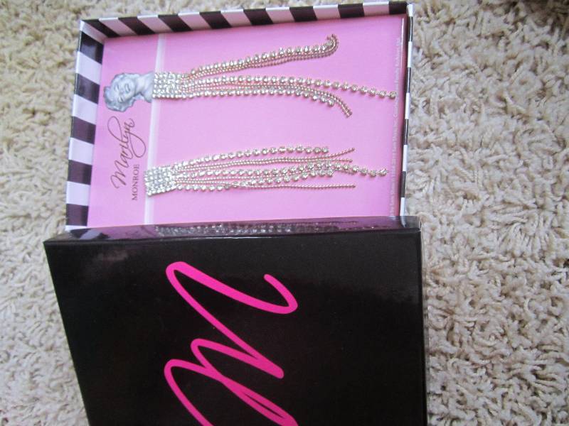lot 212 image: Kmart Marilyn monroe earring set ...