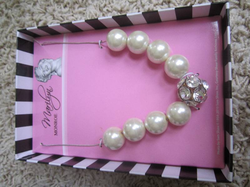 lot 218 image: Kmart Marilyn Monroe necklace ...