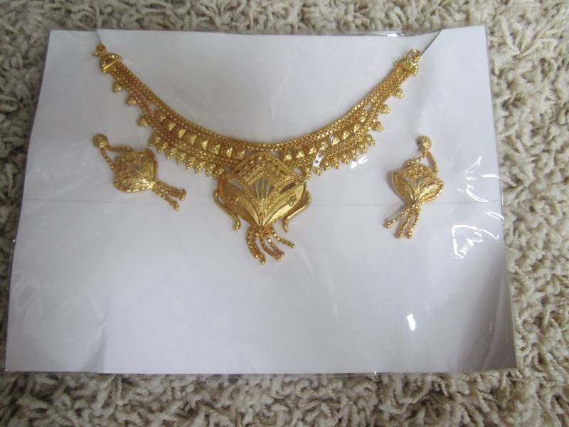 lot 219 image: Gold color necklace and earring set...