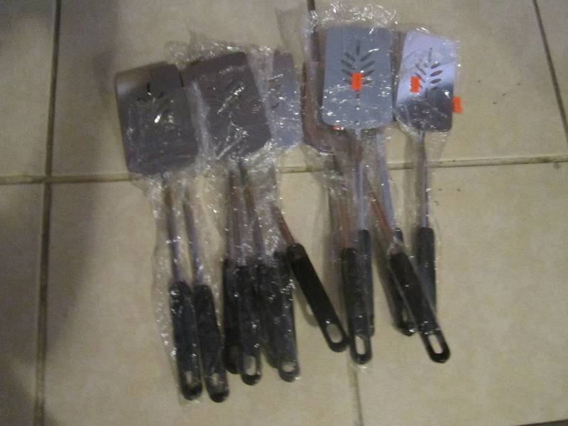 lot 222 image: 13 grilling burger flippers...