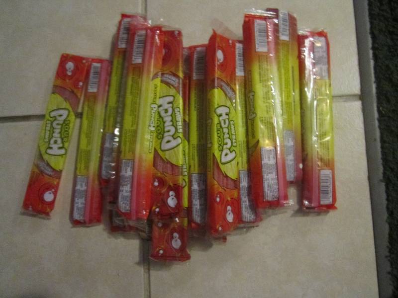 lot 223 image: 20 sour fruit punch straws stwawber...