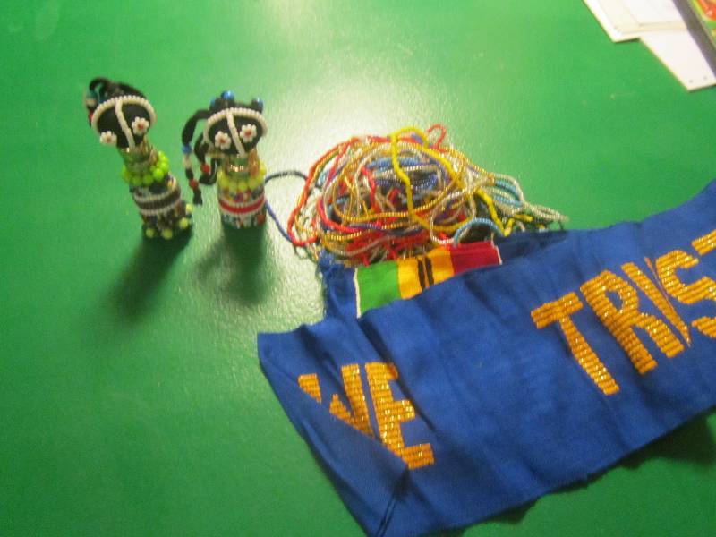 lot 249 image: hand made mini beaded crafts ...