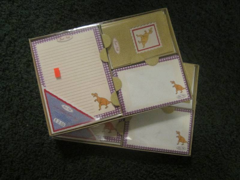 lot 268 image: 2 best pals stationery gift sets ...