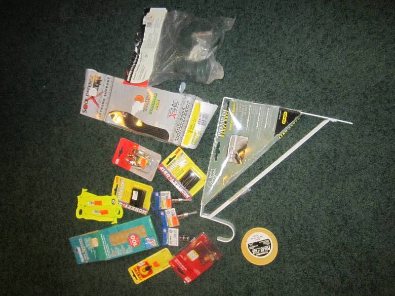 lot 281 image: lot of household hadware supplies ...