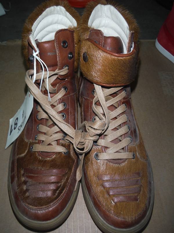 Puma Furry boots by Alexander Mcqueen Men Size 7, Missing one furry strap