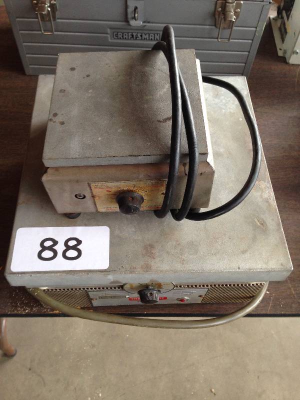 2 laboratory hot plates