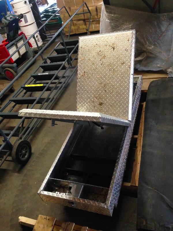 Diamond plate truck bed tool box