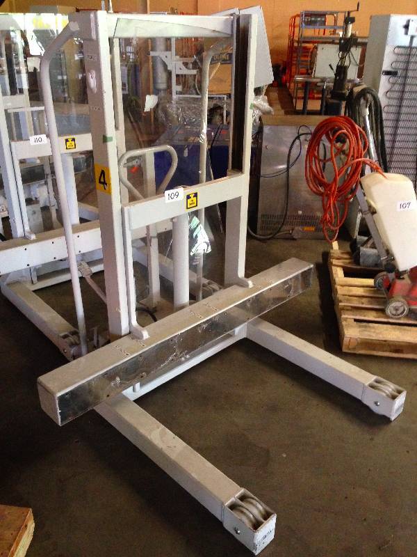 Stocklin hydraulic foot pump jack