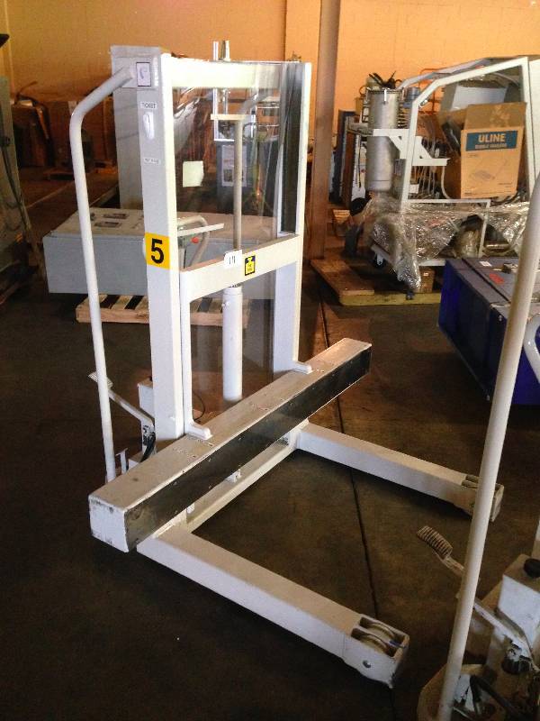 Stocklin hydraulic foot pump jack