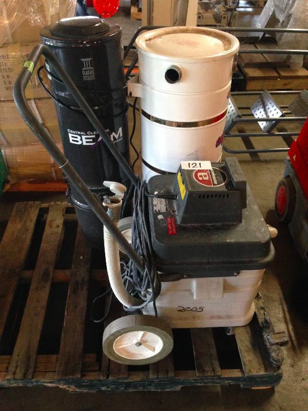 Pallet lot of cleaning equipment