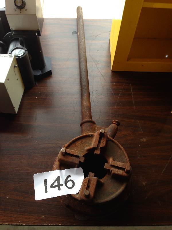 Pipe threader
