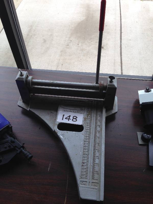 Tile cutter