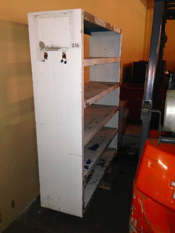 Metal shelf unit