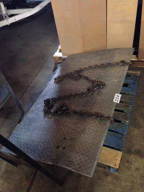 Aluminum dock plate and loading chain