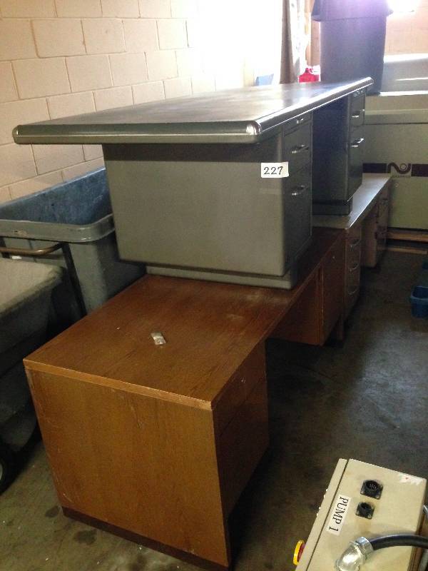Lot of 3 desks