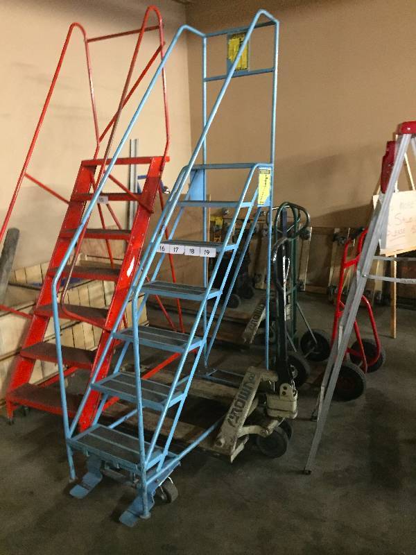 Rolling warehouse ladder