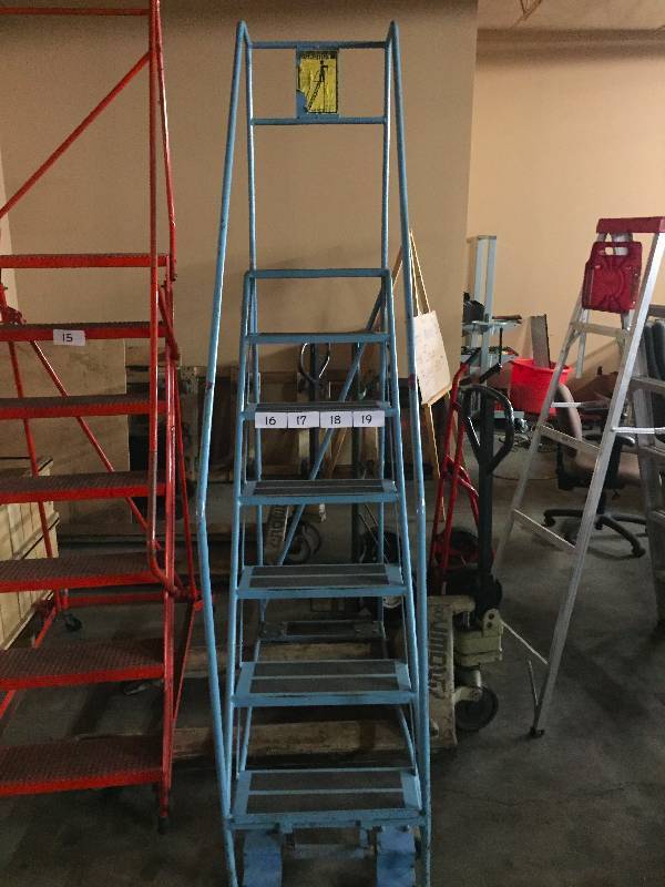 Rolling warehouse ladder