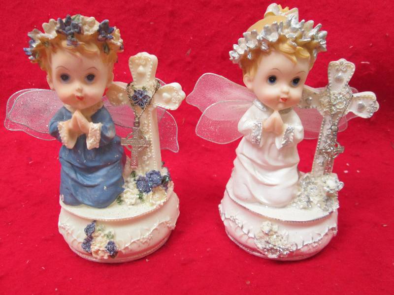 Qty 2 Angels praying, with cross on...