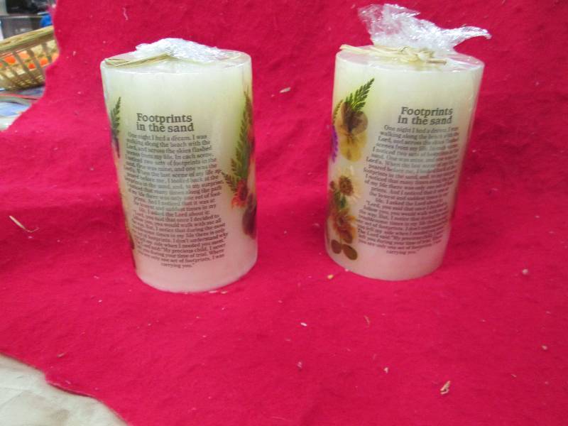 Qty 2 candle with the say Footprint...