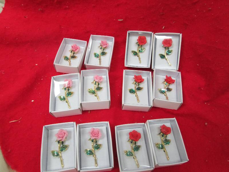 Qty 12 rose pins pink and red...