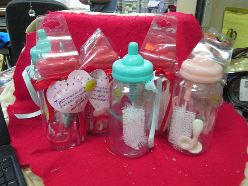 Qty 6 Bottle shape pig banks with g...
