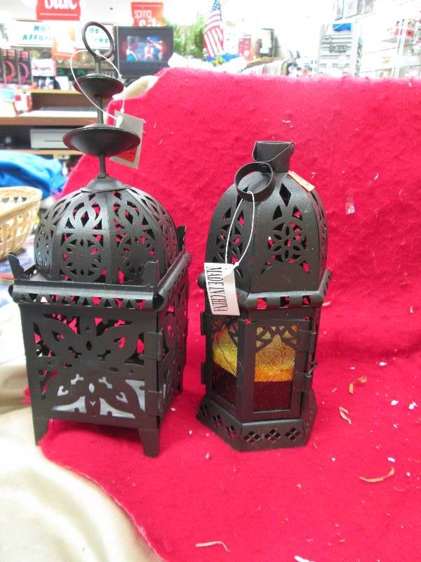 A petite Mocroccan-style lantern to...