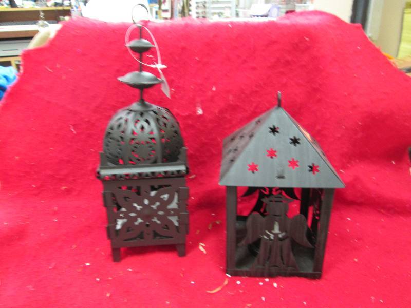 A petite Mocroccan-style lantern to...