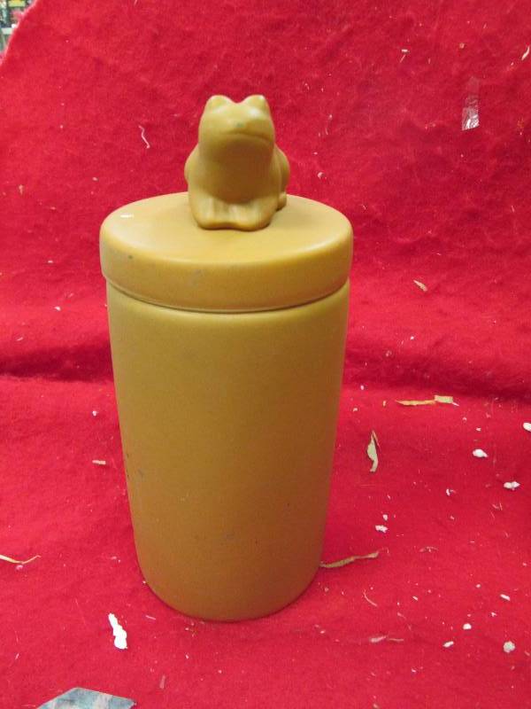 Store incense in this colorful jar ...