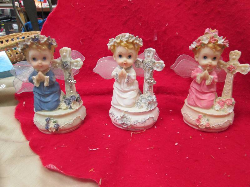 Qty 3 Angels praying with a cross c...