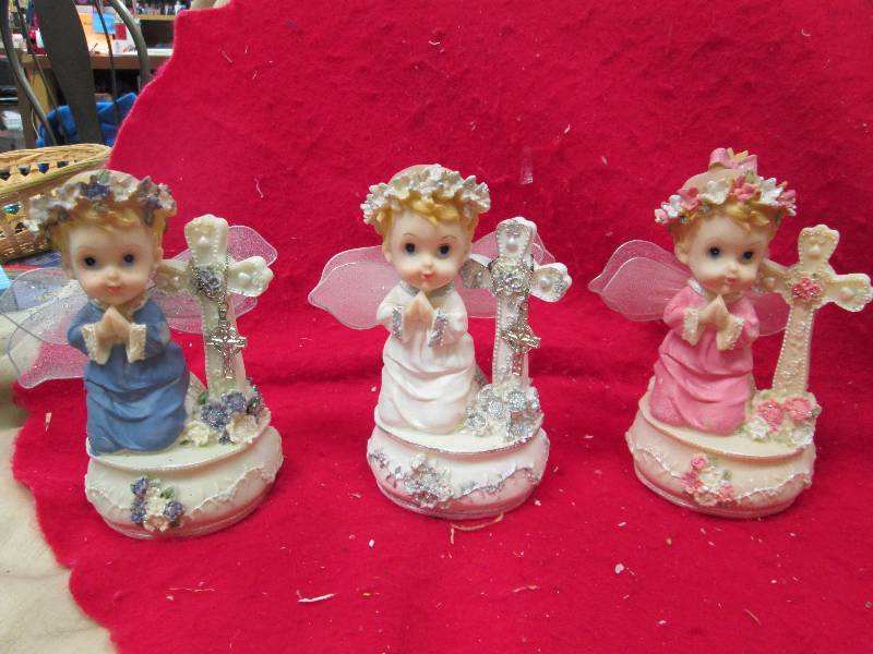 Qty 3 Angels praying with a cross c...