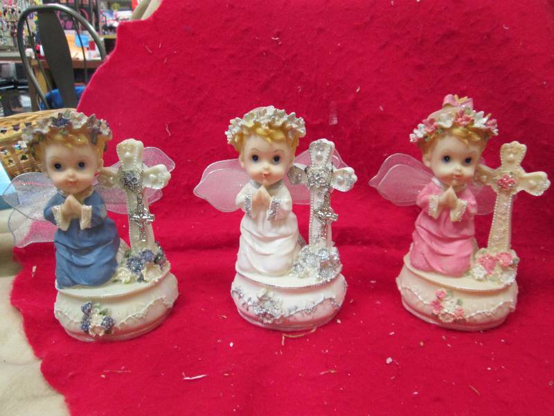 Qty 3 Angels praying with a cross c...