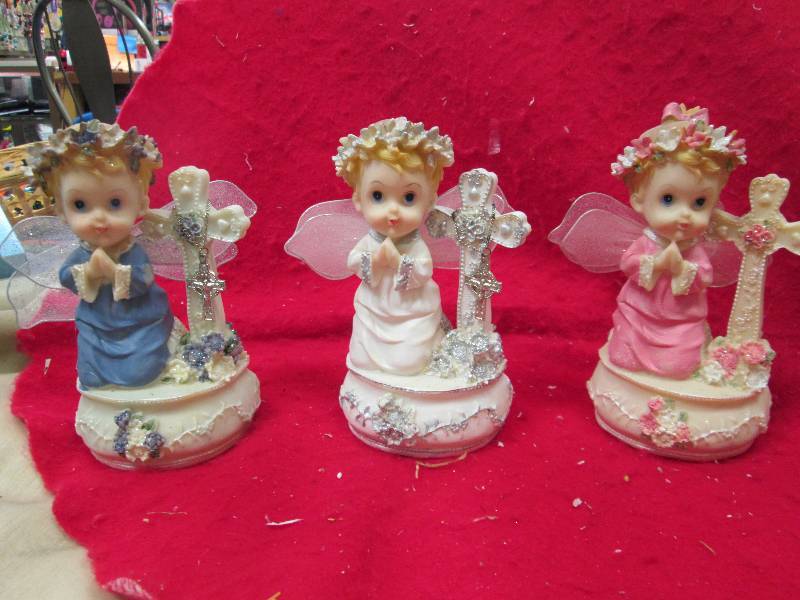 Qty 3 Angels praying with a cross c...