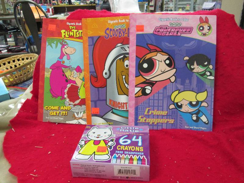 Qty 3 Gigantic book to color Scooby...