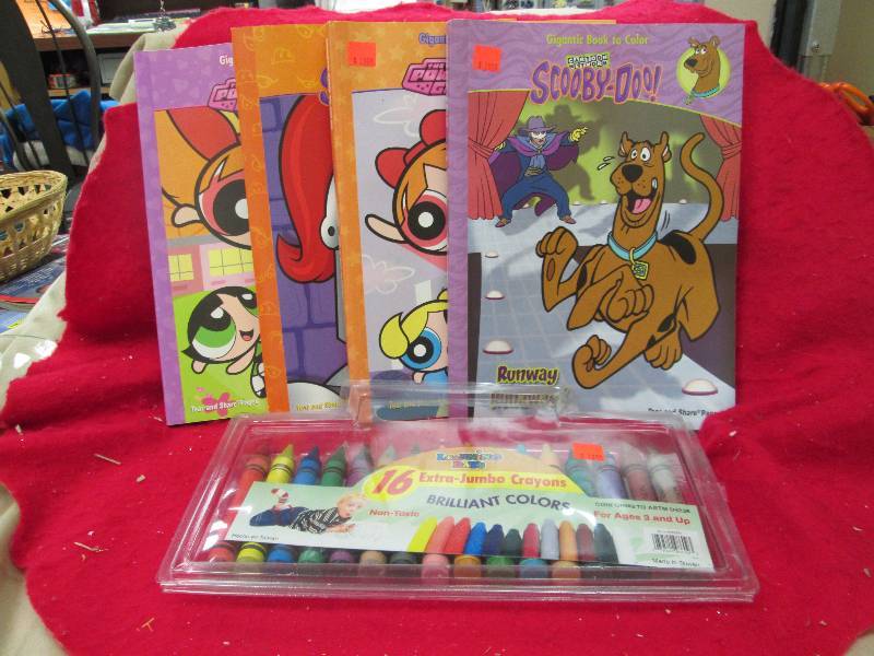Qty 4 Gigantic book to color Scooby...