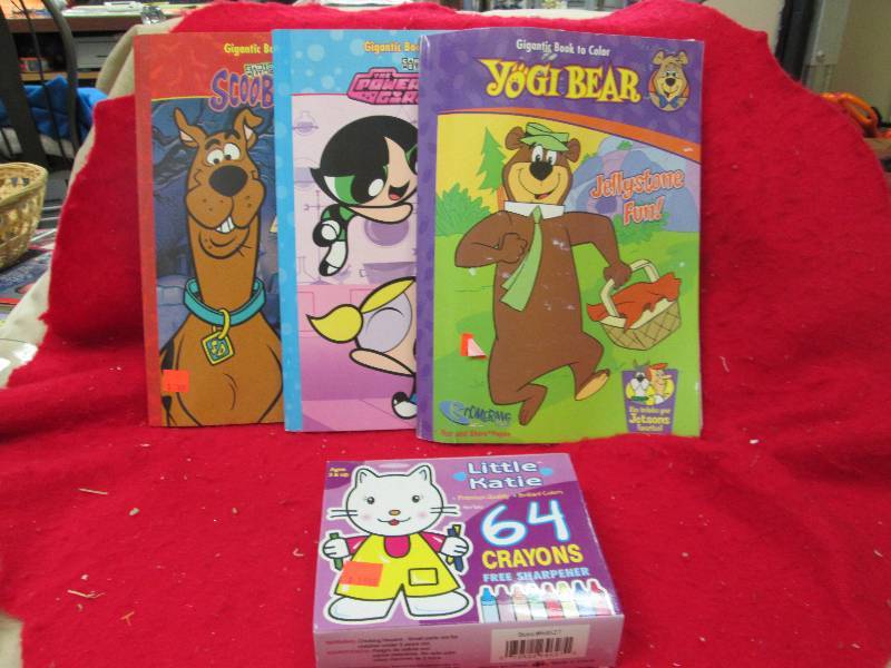 Qty 3 Gigantic book to color Scooby...