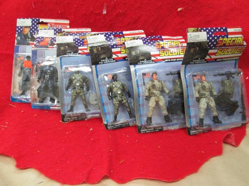 Qty 6 Special soldier with play acc...