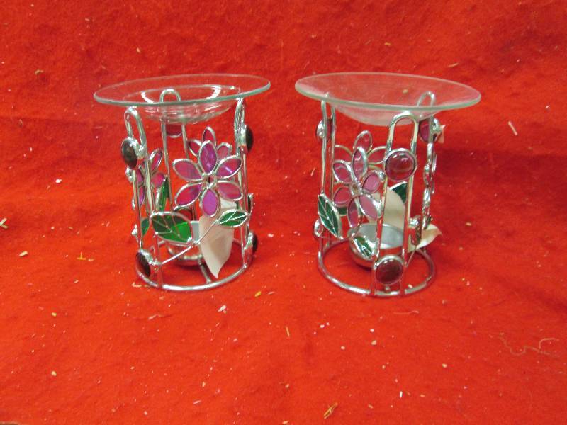 Qty 2 Base is flower with glass to ...