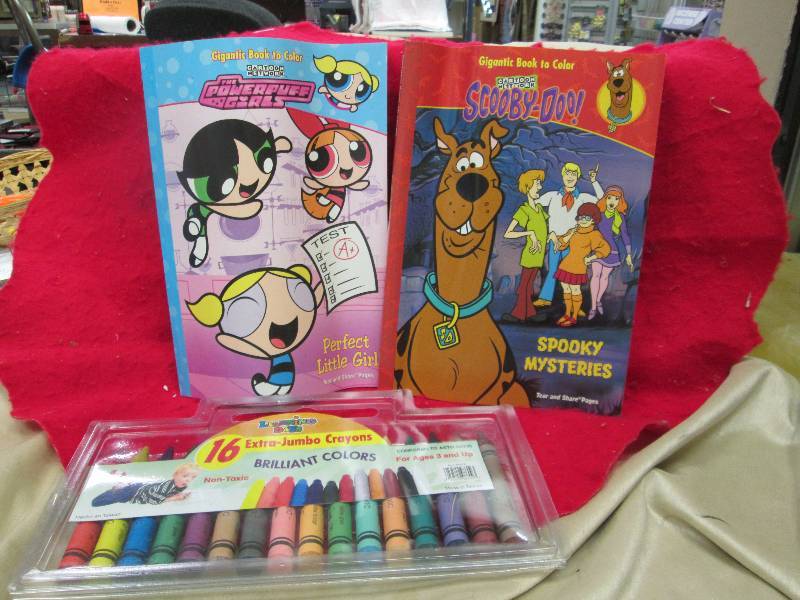 Gigantic Book to Color  Scooby-Doo,...