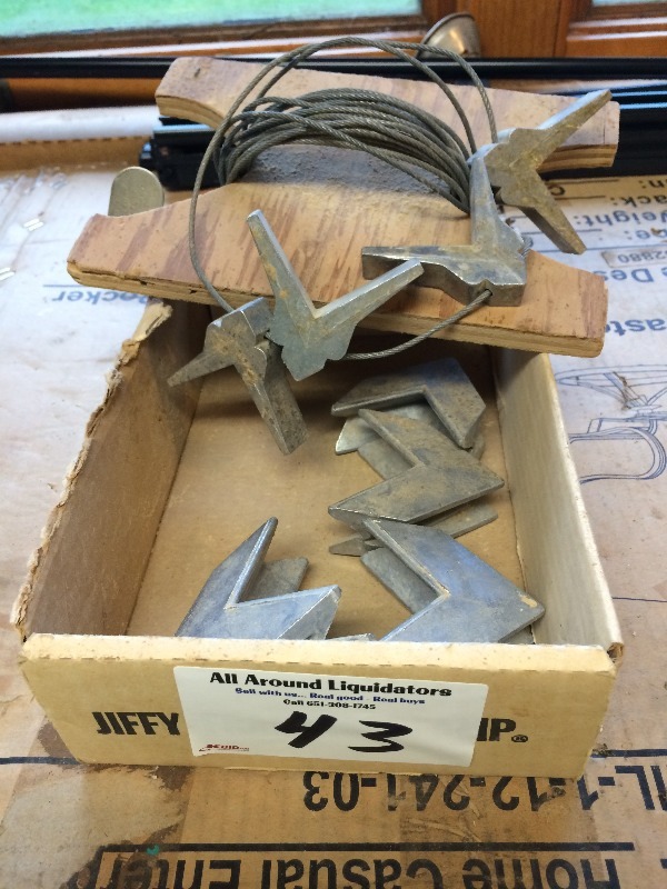 lot 43 image: Framing Clamp(s)  box lot