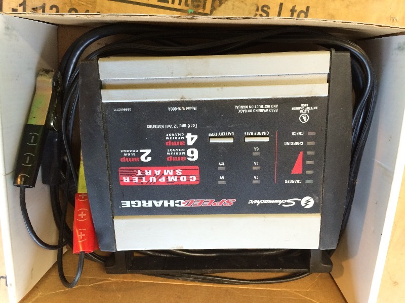 lot 44 image: Schumacher Speed Charge - Battery Charger   Looks New