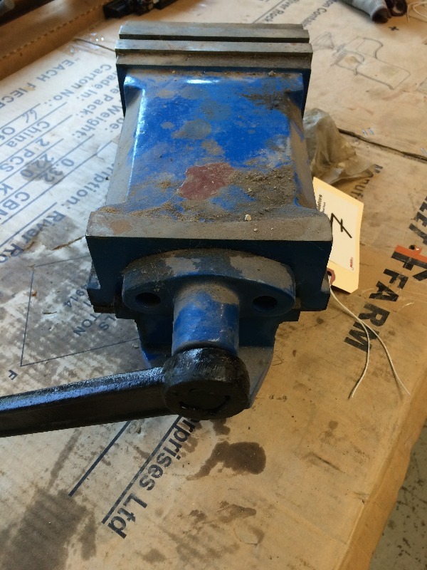 lot 7 image: Heavy Duty Vise - lightly used