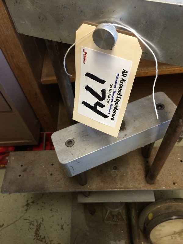 lot 174 image: 5000 lb Hydraulic Press