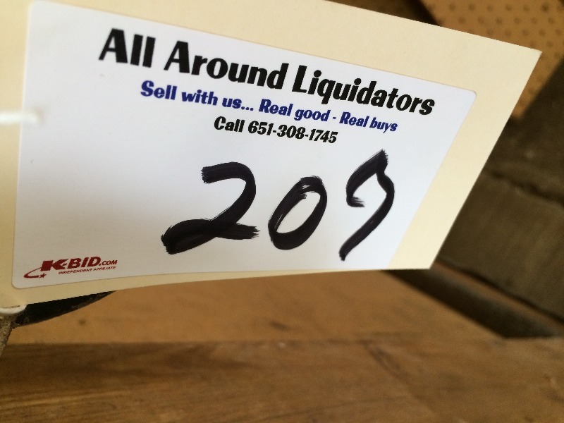 lot 207 image: Dolly   18 x 30