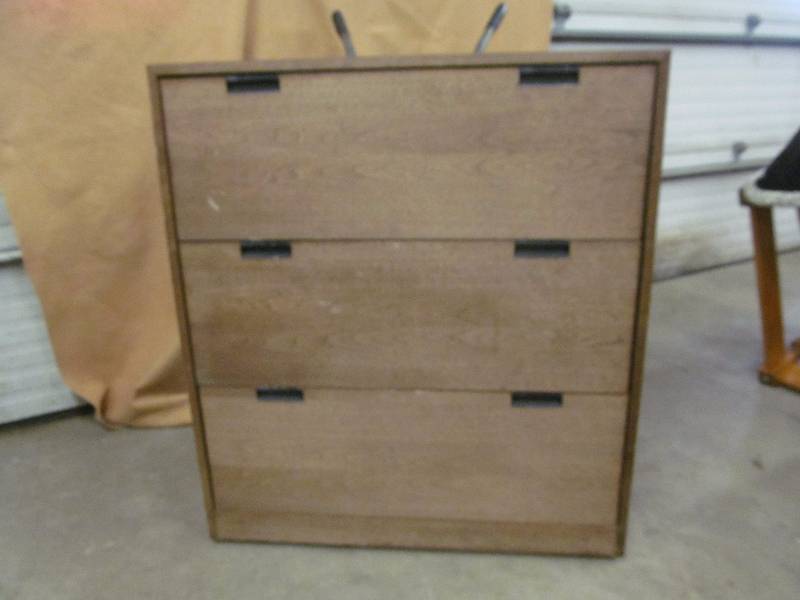 lot 10 image: Dresser
