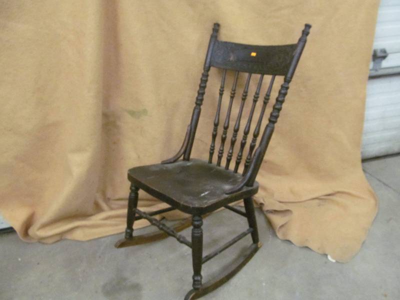 lot 12 image: Antique Rocker