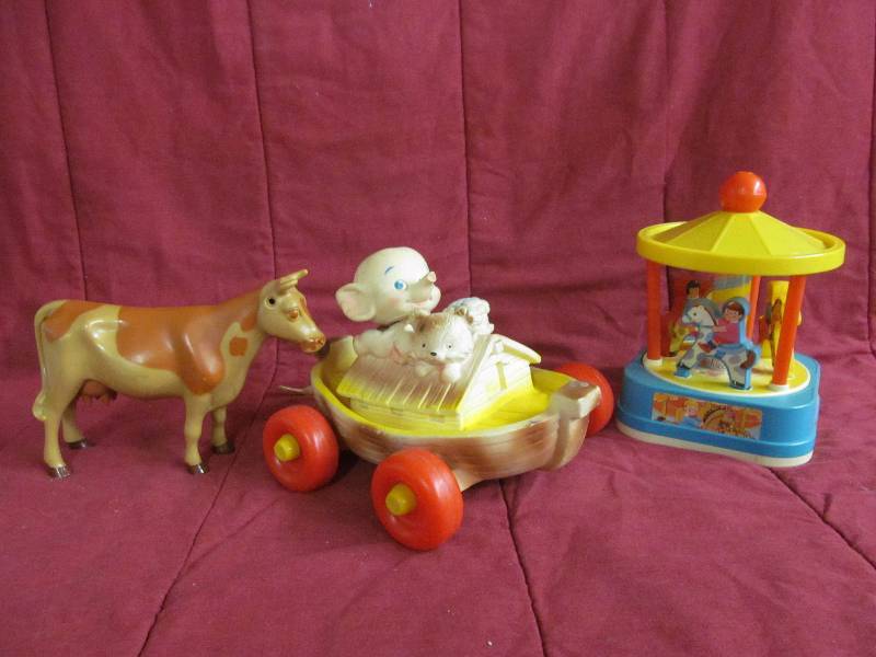 lot 26 image: Vintage Toys