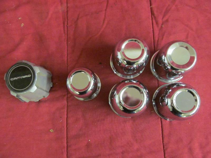 lot 59 image: Car Wheel Center Caps