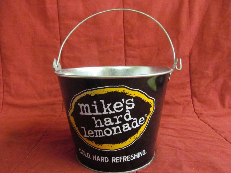 lot 64 image: Bucket